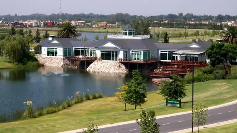 Los countries en la mira de Kicillof: de qué se trata la "regularización impositiva" que se viene para los barrios cerrados