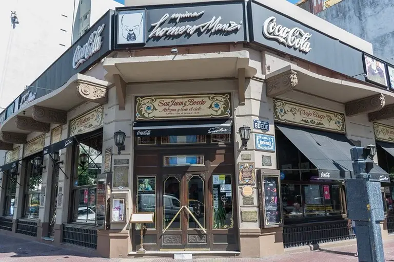 Un mítico bar porteño está al borde del cierre ¿Qué iniciativas hay para salvarlo?