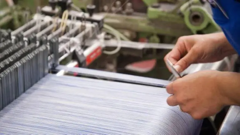 Primer semestre: la industria cayó 14,6% y la construcción, 37,8