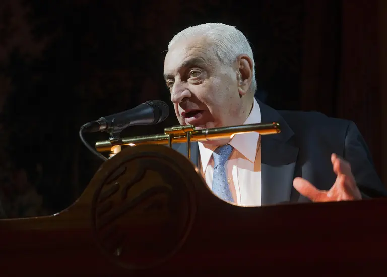 El titular de la Bolsa respaldó oferta de Guzmán por la deuda y anticipó si es buen momento para invertir