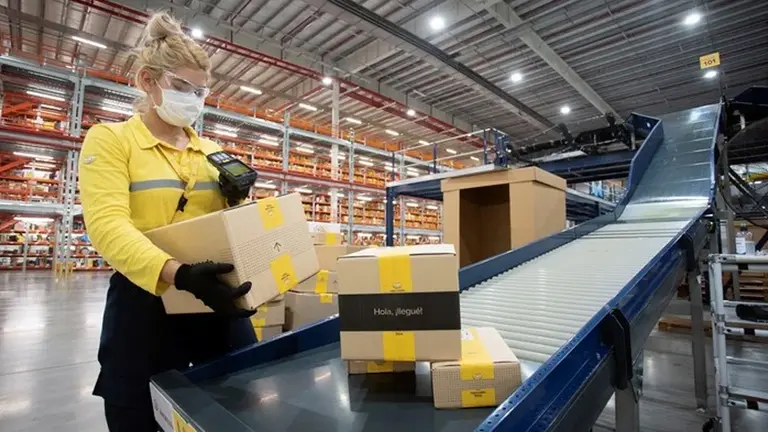 Cada vez más empresas comparten empleados: ¿pueden reclamarle a las dos por accidente o en juicio laboral?