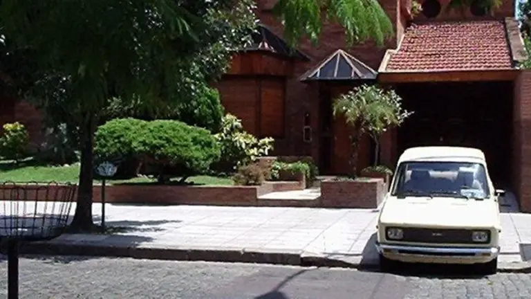 El primer 0 km de Diego Maradona apareció en un gallinero: es un Fiat 128 que fue restaurado