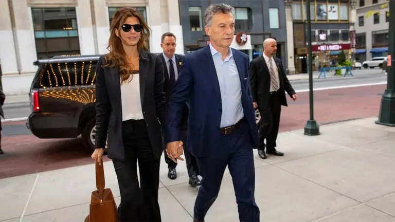 Macri, de paseo en París: cenó al aire libre y convocan a movilización en su contra