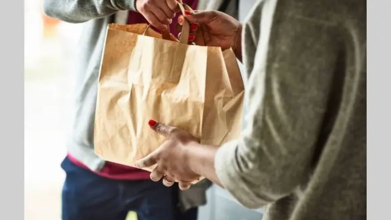 Cuánto sale pedir comida por delivery en los restaurantes top de Buenos Aires