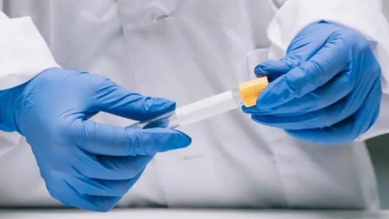 Se podrá confirmar un caso de coronavirus sin hacer un hisopado