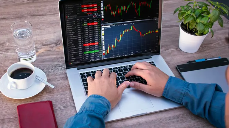 Acciones que eligen expertos para antes del balotaje