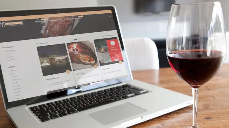 Pedís un menú online y Bianchi te regala el vino: la iniciativa de la bodega para ayudar a restaurantes