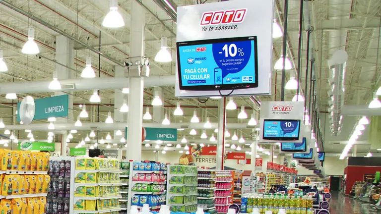 Qué sueldo cobrará un cajero o un repositor del supermercado Coto por noviembre y diciembre