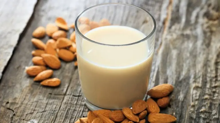 Leche de almendra: cómo hacerla en casa y qué propiedades tiene