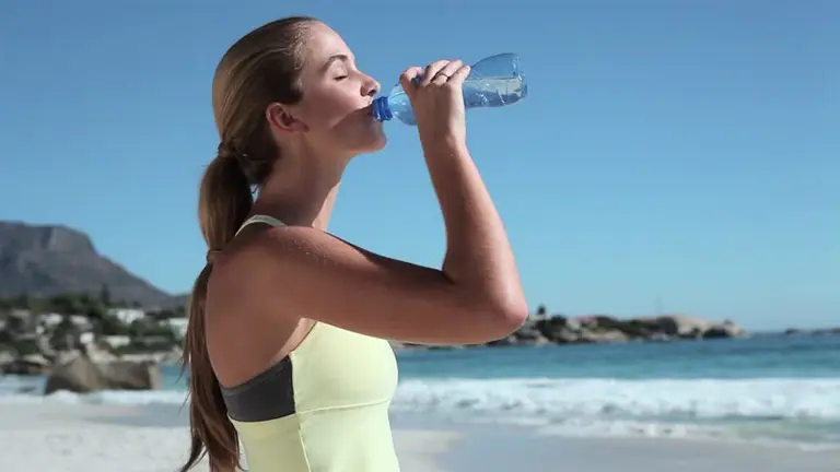 Invento revolucionario: así convierte agua de mar en potable en solo media hora