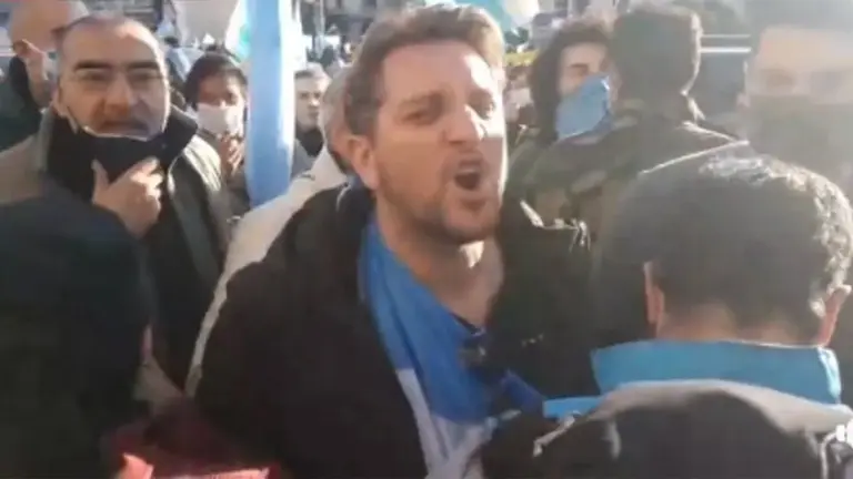 Video: agredieron al móvil de C5N que cubría el banderazo en el Obelisco