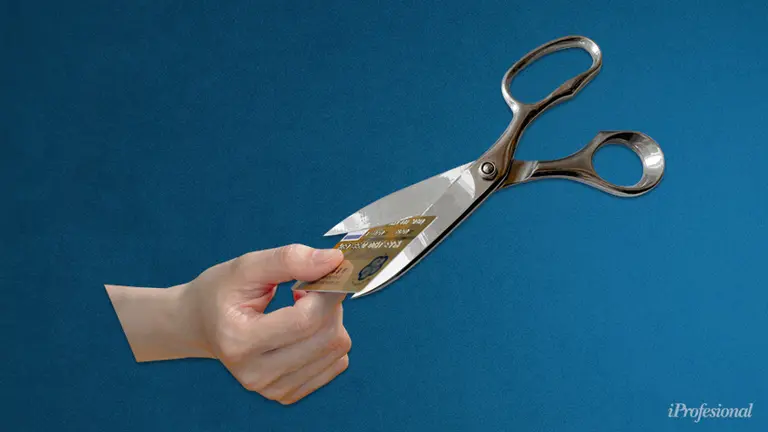 Argentinos exprimen menos sus tarjetas: cuál es el gran rubro que pierde terreno