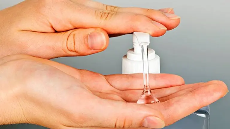 ¡Atención al lavarte las manos!: ANMAT prohibió este alcohol en gel