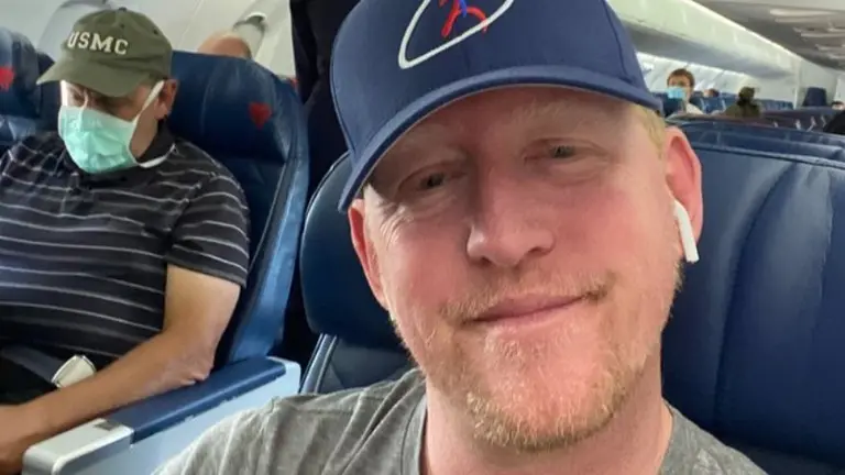 Exsoldado que mató a Osama Bin Laden publica una foto alardeando de volar sin mascarilla: no podrá viajar más con esa aerolínea