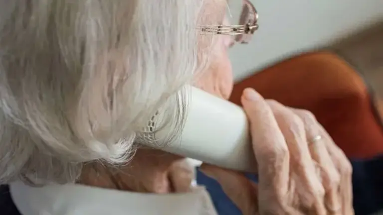 Le hicieron el "cuento del tío" a una mujer y le robaron 45.000 dólares