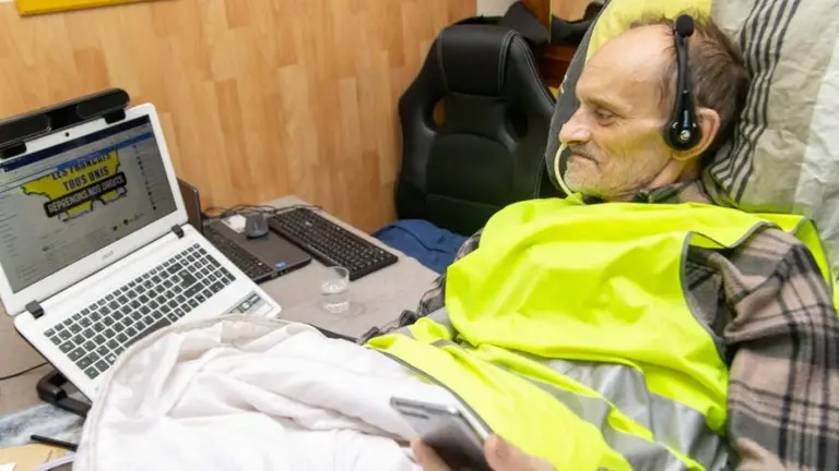 Un hombre se dejará morir y quiere transmitirlo en Facebook como acto de protesta