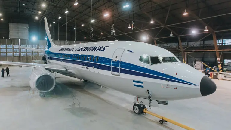 Aerolíneas Argentinas sorprendió con un avión de diseño retro: por qué eligió esa pintura