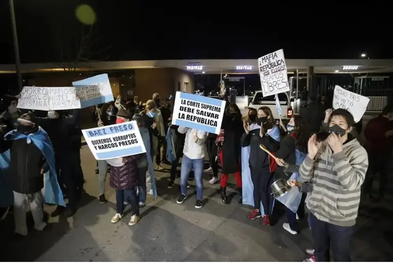 Vecina del country de Pilar: "Es muy difícil abrir la cortina de tu casa y tener a 60 metros a Báez"