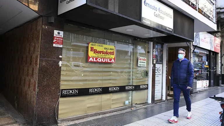 Lo peor no pasó: por qué el verano podría ser el final para más de la mitad de los hoteles, bares y comercios de la Ciudad