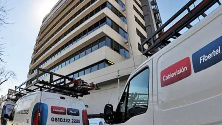 El Gobierno amenaza con sancionar a Cablevisión y cambiar la ley para quitar licencias