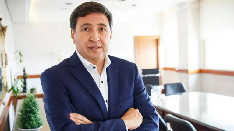 El codiciado sillón de Arroyo: una caja millonaria y la conflictiva relación con los "socios piqueteros"