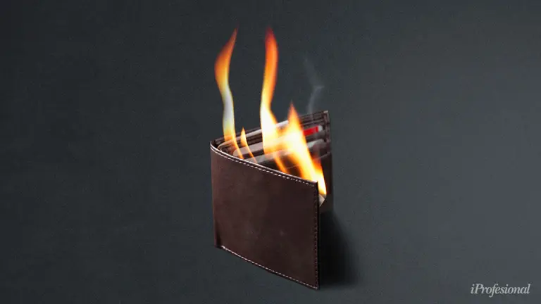 Profesionales argentinos, más pobres en dólares: qué puesto ocupan en el ranking regional de sueldos