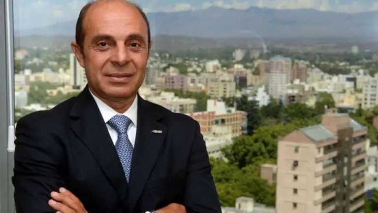 Dólar, test y playas con cupos: así van a ser las vacaciones de verano, según un referente del turismo