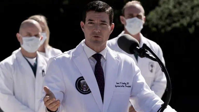 Trump, hospitalizado: desde la Casa Blanca alertan que su estado es "muy preocupante" y que vienen 48 horas críticas