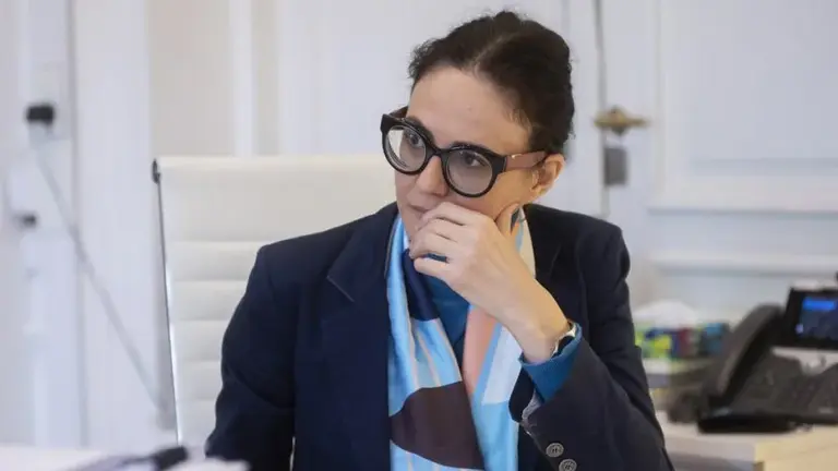 Dólar blue acariciando $200: Cecilia Todesca habló sobre los rumores de una devaluación y la caída de reservas