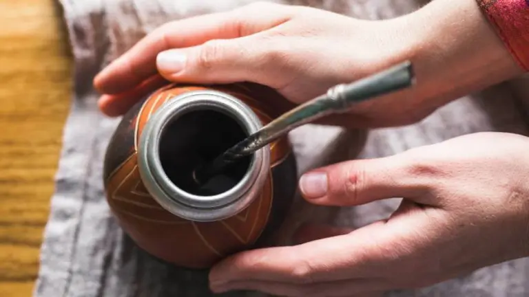 ¿De verdad ya no se enfría? Así es el mate eléctrico, un invento argentino