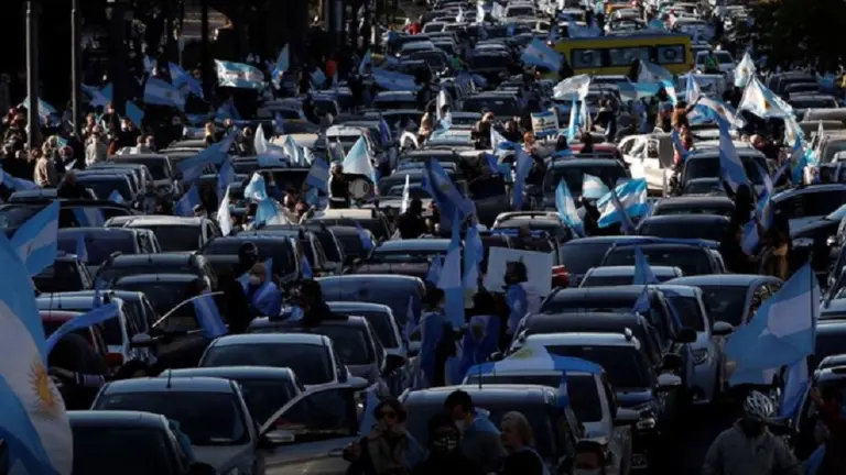 Así fue el "banderazo" contra el Gobierno en el Obelisco y distintos puntos del país