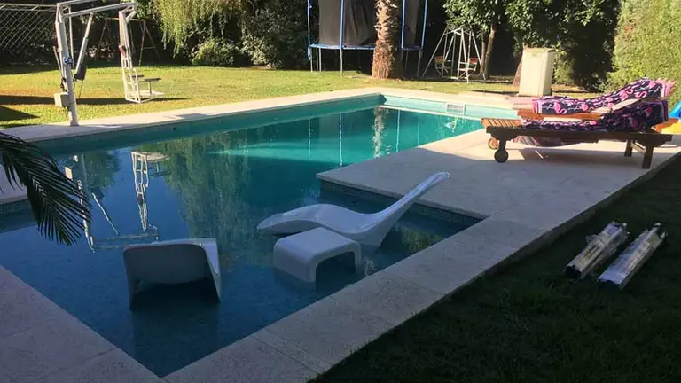 Cuánto cuesta construir o instalar en casa una pileta de lona, fibra de vidrio u hormigón