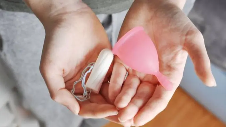 Nuevo programa con sorpresivo slogan: "Menstruar es político"