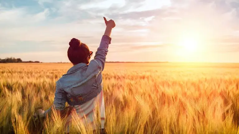 Frases de la vida cortas para WhatsApp o tus redes sociales