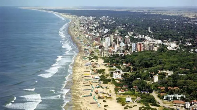 Gesell, Pinamar, Cariló y más: cuánto cuesta llegar a la Costa en avión desde Aeroparque
