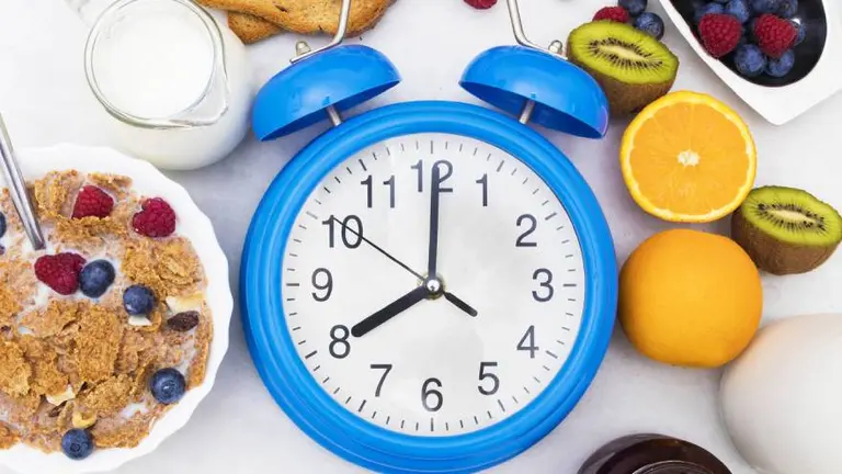 Ayuno intermitente: qué es y qué riesgos representa para la salud