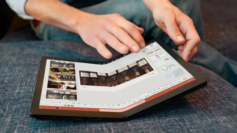 La revolucionaria PC plegable de Lenovo llega a la Argentina: así es la ThinkPad X1 Fold