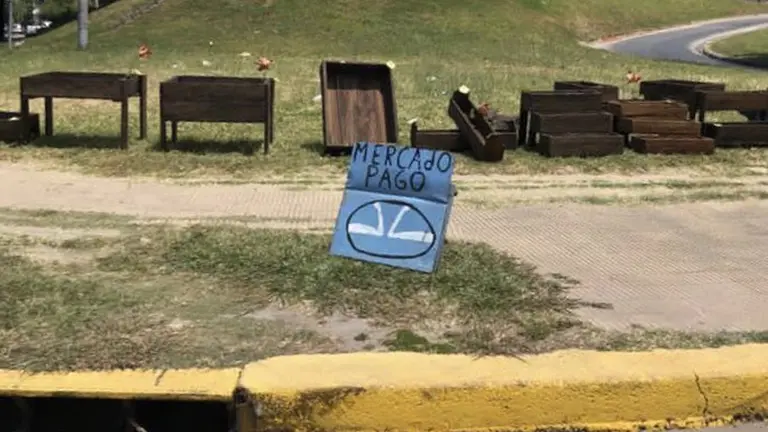 Vende macetas en la calle, dibujó el logo de Mercado Pago y Galperin lo volvió viral