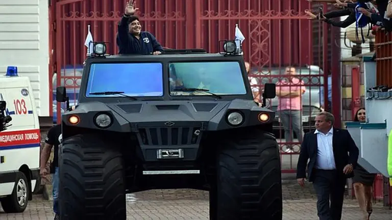 La fortuna de Diego: desde un "tanque" anfibio hasta el edificio del desafío a Toresani, Maradona dejó mucho para repartir