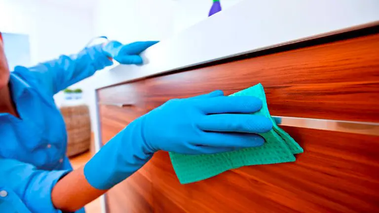 Cuánto cobra una empleada doméstica por hora en 2022, tras los aumentos de enero