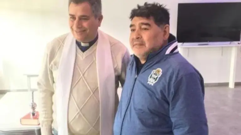 Un sacerdote reveló cuáles fueron las últimas confesiones que le hizo Maradona