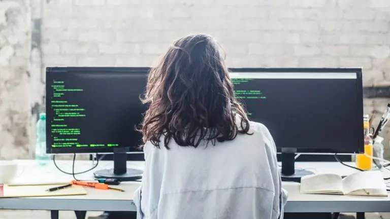 Se agudiza la falta de profesionales 4.0: empresas se alían con casas de estudio para cubrir estos puestos clave