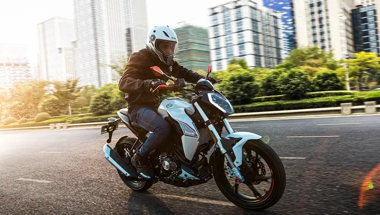 Siguen los lanzamientos de motos: llega la nueva Benelli 180S