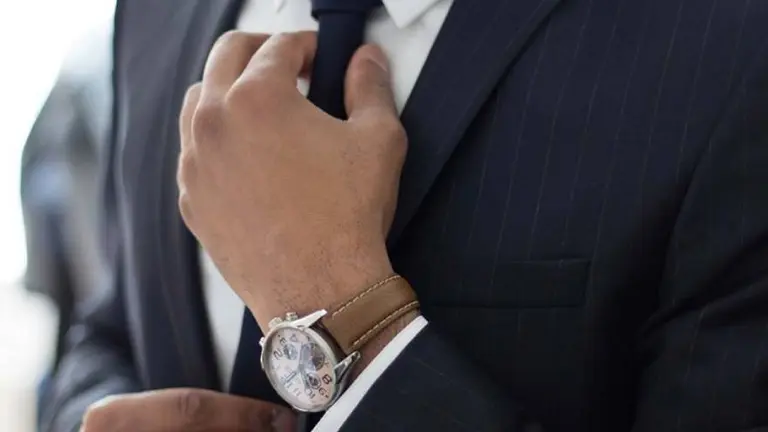 Todos lo dijimos alguna vez: ¿cuál es el origen de la frase "Ir de punta en blanco"?