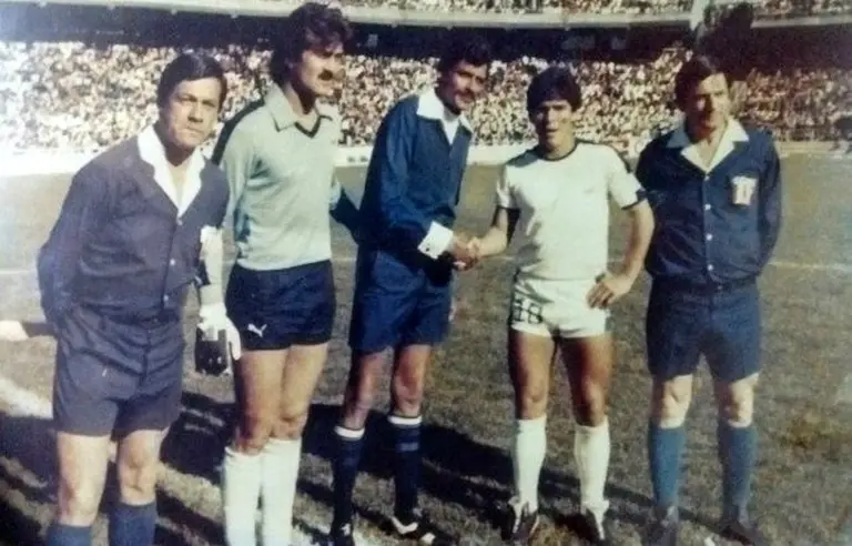 El partido que Maradona jugó en Rosario y que pocos quieren recordar