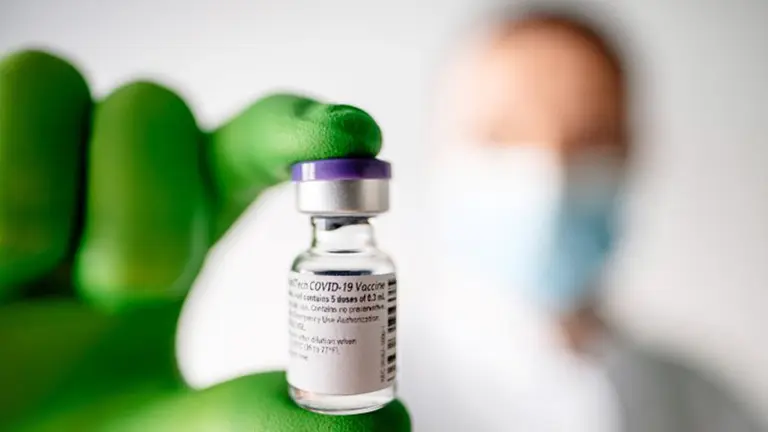 Pfizer y Moderna podrían obtener u$s32.000 millones por vacunas contra el covid-19