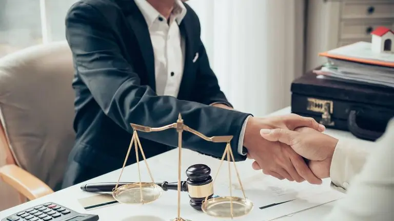 Cuánto gana un abogado en Canadá: ¿alcanza para vivir bien con un sueldo promedio?