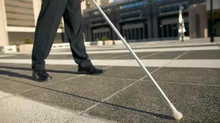 Así sería la neuroprótesis para que los ciegos puedan percibir formas, movimiento y letras