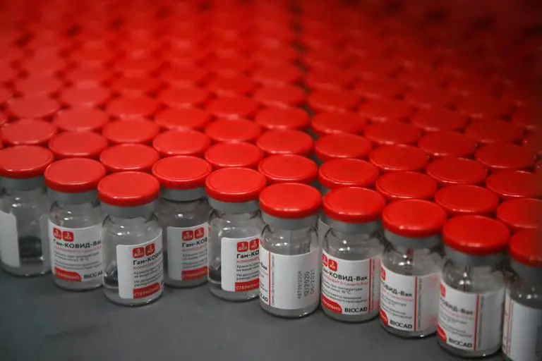 Cuántas vacunas se producirán en 2021 y cuántas realmente se necesitan