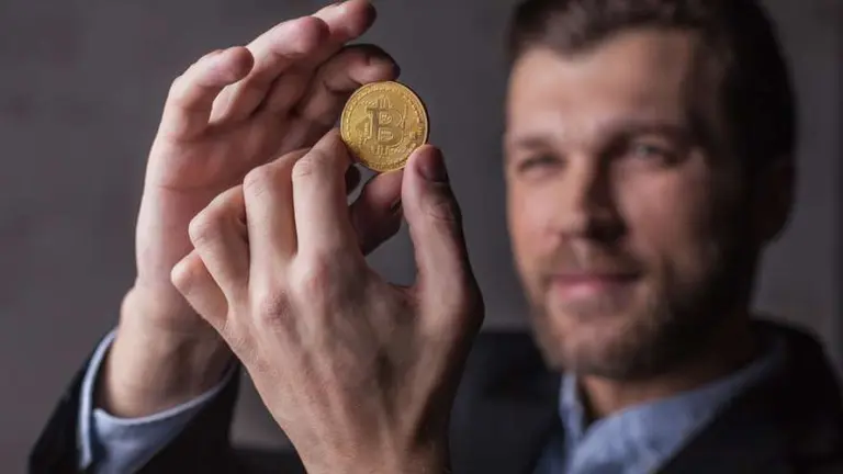 Bitcoin alcanza un hito histórico de u$s25.000, superando la capitalización de mercado de Visa